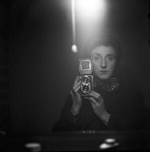 Bild vergrößern: Susanne Schapowalow, Selbstporträt (letztes Foto), 1958, © Susanne Schapowalow